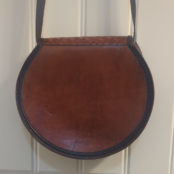 Elegant Brown Leather Crossbody Bag - Picture 7 of 8